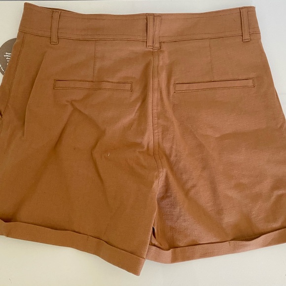 Brown shorts - Picture 2 of 3